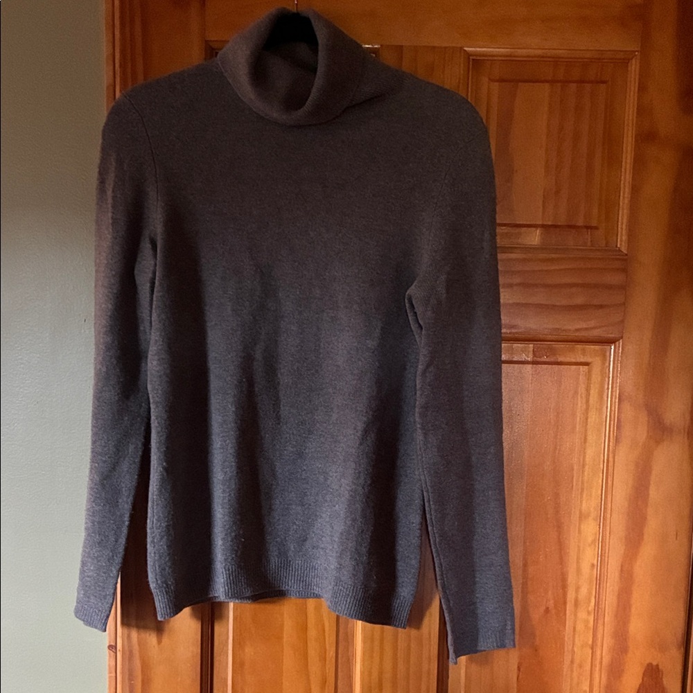 Bloomingdale's Cashmere Dark Gray Turtleneck Sweater